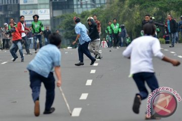 Sopir taksi bentrok dengan pengemudi Go-Jek