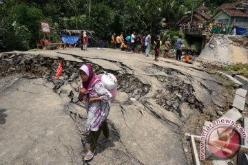 158 orang mengungsi akibat longsor Banjarnegara