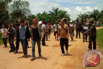 Warga Tumbang Kalang Tuntut Pabrik Sawit