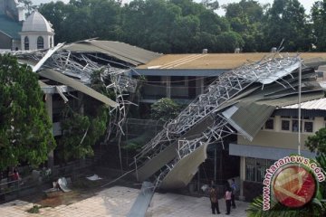 Ribuan ruang kelas sekolah di Karawang rusak