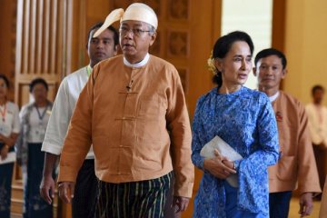 Presiden Myanmar bebaskan 83 tahanan politik