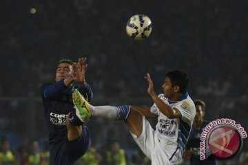 Arema vs Persib 0-0 babak pertama