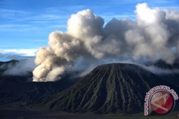 Dua penerbangan ke Malang dialihkan ke Juanda karena abu Bromo