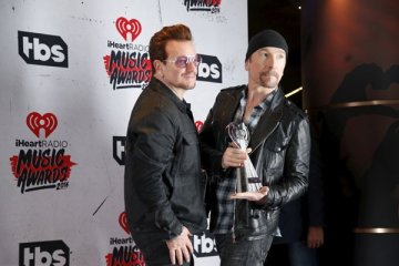 Rocker Bono jadi "Man of the Year" majalah Glamour