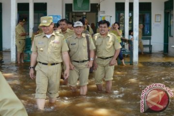 Bupati Barsel Pantau Banjir