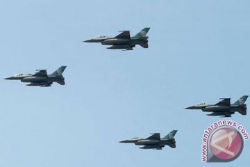 Sukhoi dan F-16 meriahkan upacara HUT RI