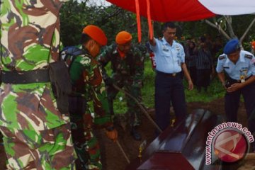 Istri Kopda Beni beberapa kali pingsan tak kuasa menahan duka