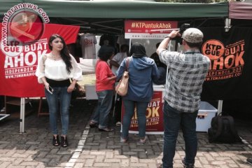 Teman Ahok tanggapi keinginan politikus terjun dari Monas