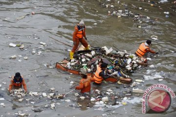 Ahok tinjau Kanal Bajir Timur