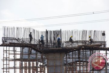 Tiang pancang tol Becakayu ambruk, korban dilarikan ke RS UKI