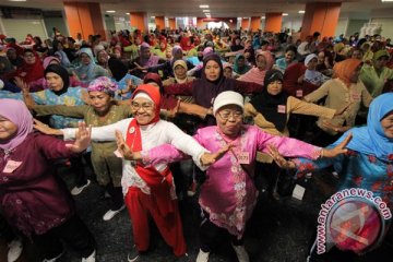 Ribuan buruh rokok berkebaya peringati Hari Kartini