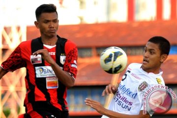 Ricardo Salampessy siap hadapi Persib