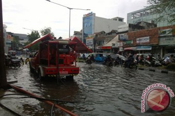 Semalaman diguyur hujan, genangan landa sejumlah titik Jakarta