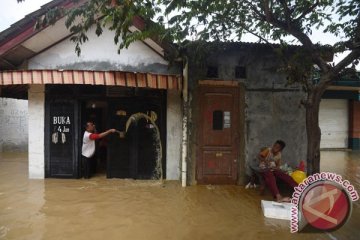 Korban banjir Bekasi butuh bantuan keruk lumpur