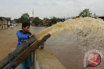 Bogor hujan lintasan Sungai Ciliwung siaga 4
