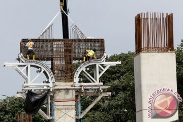 Pembangunan tiang pancang LRT Jembatan Ampera Agustus