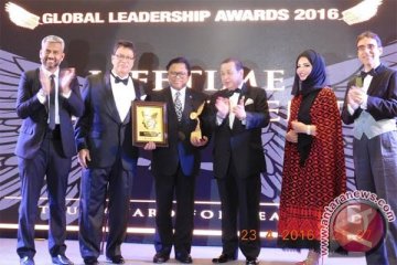 Oesman Sapta kaget dianugerahi Leadership Award oleh Malaysia