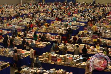 Ratusan koleksi buku perpusda Tulungagung rusak