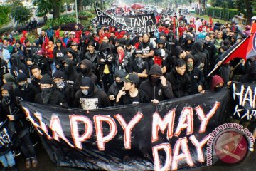 Cara simpatik buruh Sukabumi peringati "May Day"; zikir dan dialog
