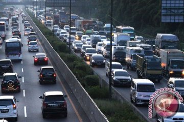 Arus lalu lintas Jakarta-Cikampek macet