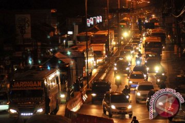 Kendaraan roda dua padati jalur pantura Cirebon