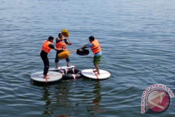 LOMBA PUKUL BANTAL DI LAUT