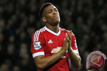 Gary Neville memprediksi Martial jadi bintang MU