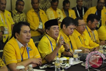 Alasan Ade mundur sehingga muluskan Novanto pimpin Golkar