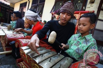 Mahasiswa seni Skotlandia sambut pengajar gamelan