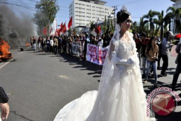 PEMOTRETAN PREWEDDING SAAT UNJUK RASA