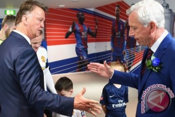 Ronald de Boer memprediksi Van Gaal akan pensiun