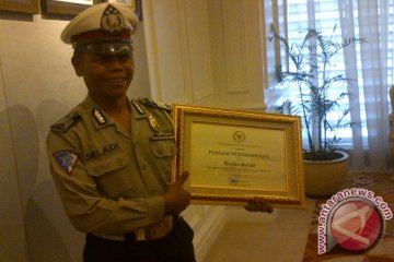 DPR beri penghargaan untuk polisi pemulung, Bripka Seladi