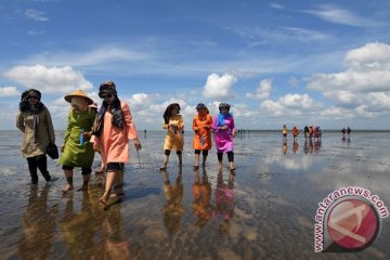 Kementerian PUPR pasang jembatan apung Kampung Laut