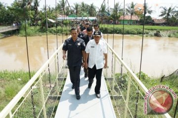 PT Asabri Persero bangun jembatan di Desa Muara Karawang