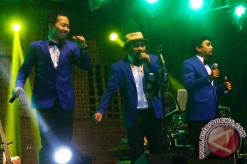 Tompi dan Mocca tutup "ITS EXPO 2016"