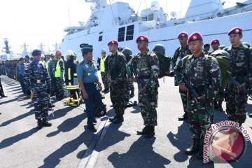 Laksamana Muda TNI Darwanto jelajahi Surabaya dengan bersepeda