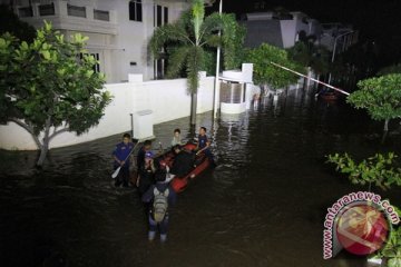 Pantai Mutiara Penjaringan banjir akibat tanggul jebol