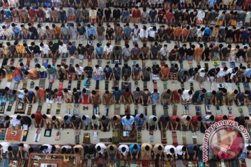 Nyai dalam pesantren berperan dalam perjodohan anak