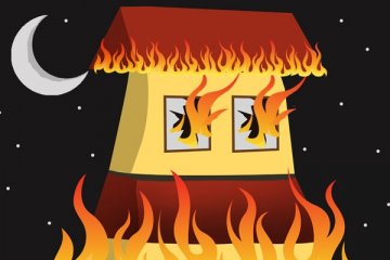 TNI bantu warga padamkan api rumah yang terbakar