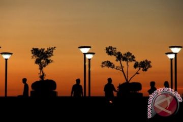 NGABUBURIT DI MASJID TERAPUNG MAKASSAR