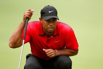 Terpaut satu pukulan di Masters, Tiger Woods buka perburuan gelar