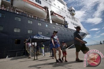 KAPAL PESIAR PASIFIC EDEN DI MAKASSAR