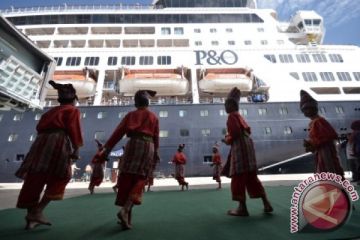 KAPAL PESIAR PASIFIC EDEN DI MAKASSAR
