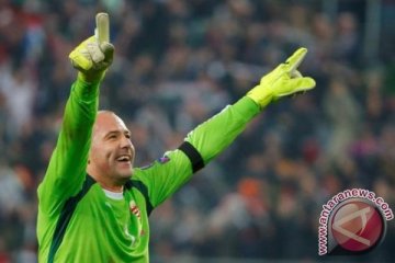 Euro 2016 - Hongaria andalkan kiper berusia 40 tahun hadapi Austria