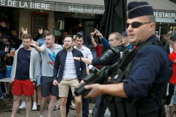 Euro 2016 - Keributan kecil pecah di Lille antara pendukung Rusia dan Inggris