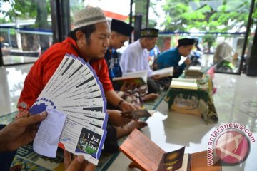 Di Kalimantan, mengaji satu juz Alquran dapat hadiah dua liter Pertalite