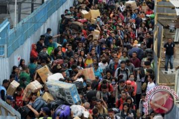 PENUMPANG KAPAL BERTIKET GELAP DIBERANGKATKAN