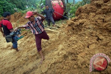 Warga Sungai Pisang kesulitan air bersih pascalongsor