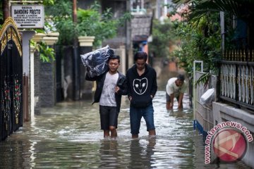 Hujan deras dan angin kencng landa Sumut