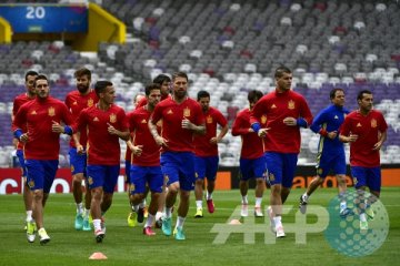 Silva dan Costa membuat Spanyol bungkam Macedonia 2-1